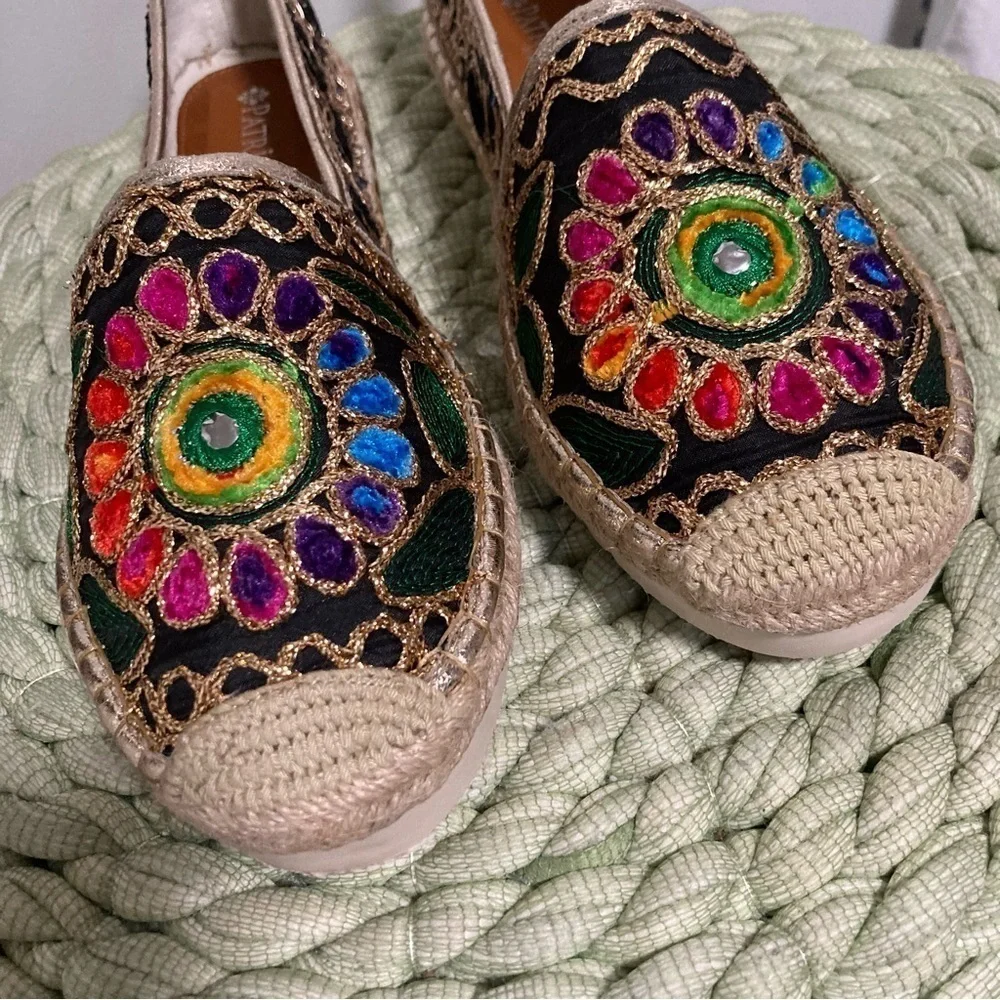 NEW PATRIZIA Women's Maylis Gold Embroidered Slip On Flats Espadrille Size 9